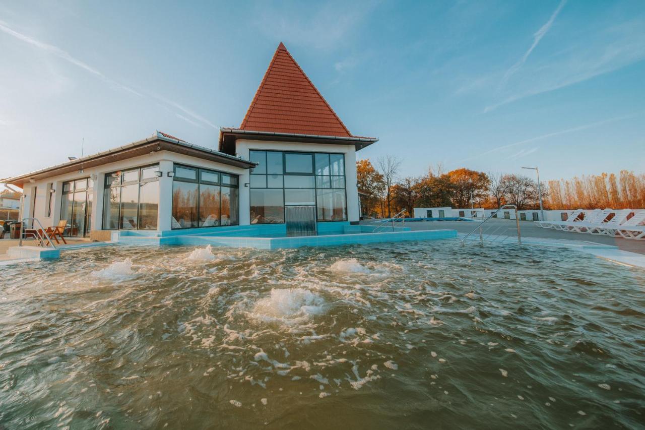 Termal Kre-Spa Sinnicolau de Munte Bagian luar foto
